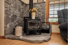 Relaxing Lake Waterfront Home - Image 3
