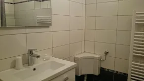 Freistehendes Haus in einem ruhigen Innenhof im Herzen von Bergheim - Image 2