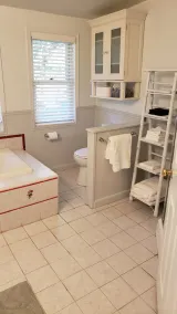 Comfy Spacious Home, Minutes to Beaches, King Bed, Sleeps 9, WiFi, Dog friendly  - Image 5