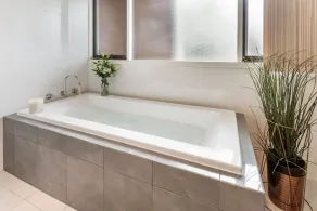Adelaide Style Accommodation-Close to City-North Adelaide-3 Bdrm- FREE Parking - Image 3