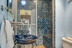 Couples Retreat with hot tub and steam room - Image 5