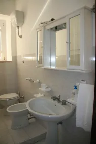 500 sqm antiseismic and green villa with private pool and park in central Italy - Image 2