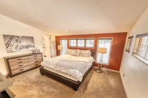 Modern Chalet, 2 Acre lot, HOT TUB and NEW OUTDOOR FIREPIT - Image 5