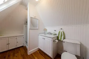 Newport - Exclusive Renfrew Park Beach House Waterview Apartment, Central A/C - Image 2