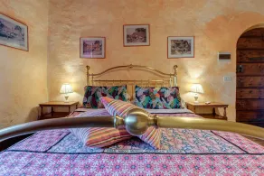 Villa Dipendenza, historische Holding mit wunderschönem Schwimmbad - Image 5