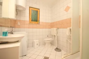 1-Zimmer-Ferienwohnung mit Terrasse und Meerblick Sveti Jakov, Losinj (A-8011-a) - Image 2