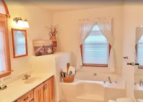 Spacious, dog-friendly, w/Disability aids, Incl. Linens/Paper Goods - Image 3
