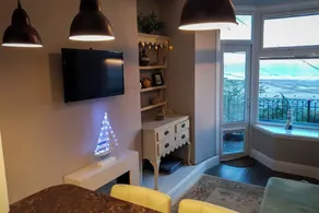 Seaview Paradise 1-Bed Apart - Image 2