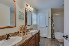 Spacious 5 bedroom home with private pool, hot tub & 10 minute walk to the beach - Image 2