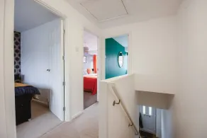 Spacious 4 Bed House, City Centre -w/Parking - Image 2