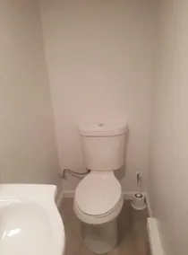 Private room with private bathroom in a Quiet neighborhood - Image 5