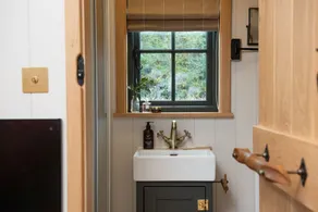 Willow Hideaway-Shepherd Hut, Hot Tub, Wood Burner - Image 2