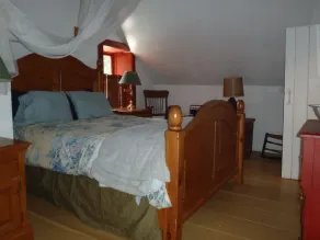 Rustic Log cabin in private setting near Ottawa - Image 5