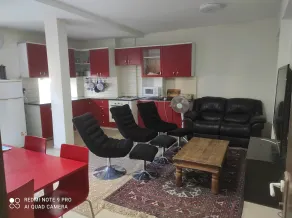 Lovely ground floor apartment with Garden - Image 4