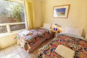 Gorgeous Balcony Riverview Apartment - Image 5