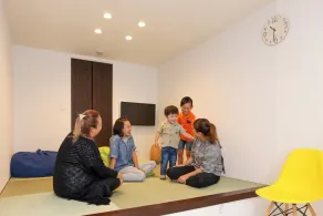 Feel Japanese with tatami mats modern atmosphere with sofas / Hashima Gifu - Image 3