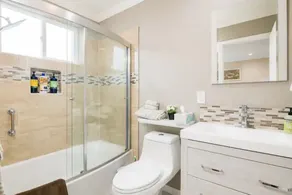 Comfortable Studio in a Woodside Plaza - Image 2