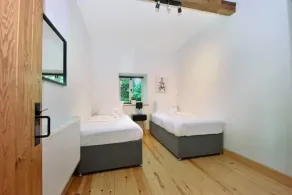 5 Bed Barn Conversion - with private hot tub - Image 5