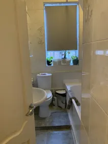 Cosy double bedroom available in a 2-bedroom apartment,  at weekends/holidays. - Image 3