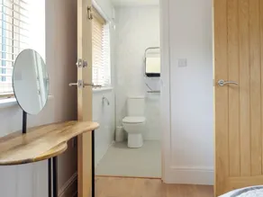 Alojamiento de 3 habitaciones en Blacknest, near Alton - Image 2