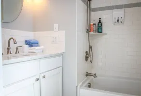 Bungalow de Baker Street, très chaleureux ! À proximité du centre-ville ! Peut accueillir 4 personnes, 50 % de réduction sur le golf local ! - Image 4