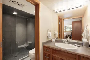 Ski-in/ski-out directly from unit, 4 Bdrm DLX, Stonebridge Condos #925 - Image 4