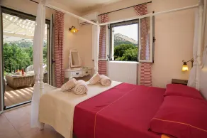 Villa Ianthi, Stamoulis villas at the heart of the island - Image 2