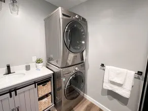 Newly remodeled Cozy Home Centrally located - Image 2
