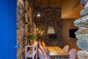 Contemporary styled studio - Image 4