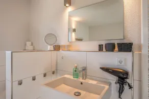 Casa de férias de design luxuoso com vista para a montanha, lareira e jardim - Image 3