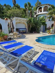 A stunning vacation home with a private pool and spectacular ocean views - Image 2