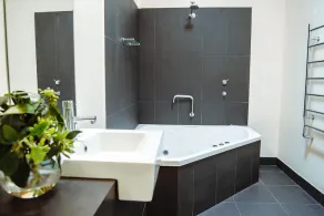 Spacious, modern apartment right in the Bendigo CBD - Image 4