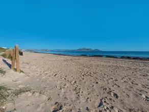 Villa Bugambilia si trova a soli 50 metri da una lunga spiaggia sabbiosa. - Image 5