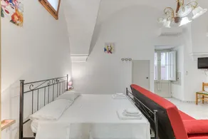 Monolocale 'Noemi' con terrazza condivisa e aria condizionata - Image 5