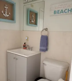 Family-sized home 2 minutes to beaches! Large but cozy. - Image 5
