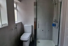 Spacious Large House - Very close to M1 - Walking distance to L&D Hospital - Contractor Friendly - Large groups - Image 4