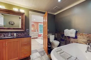 Renovated 3 Bedroom Eastsound Home with Hot Tub Fire Pit and Stunning Sound Views - Image 4