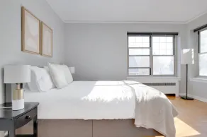 Sleek Evanston 1BR w/ Dishwasher, walk to Northwestern, by Blueground - Image 5