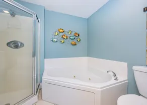 2 Bedroom Lighthouse w Bunk , 3 Pools! Direct Beachfront - Image 3