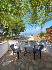 Beautiful house located on a hill in Samos Island, 400 m from an organized beach - Image 5
