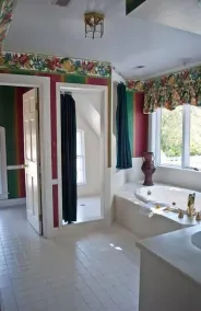 Historic Waterfront Estate with Pool & Pet-Friendly  – Perfect for Fall Getaways - Image 2