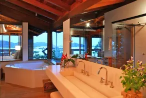 Top House in Lagoa! Luxury retreat with 360-degree views of the lagoon, sea, and Atlantic rainforest. - Image 4