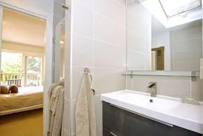 Udenfor kro-nyrenoveret, åbent layout, stor gård, gåtur til strand, spa, kajakker - Image 2