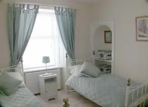 Traditional2-bed conversion in Bothwell village, near Glasgow - Image 5