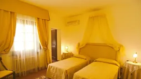 Villa del Lago. Independent Villa up to 18 guests. Private heated pool - Image 3