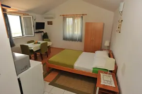 Studio flat with terrace Sutivan, Brač (AS-16846-b) - Image 3