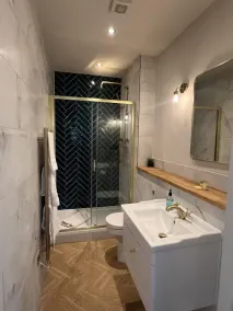 9 Bedroom all Ensuite- Exclusive Use - Image 3