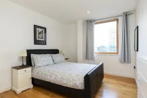 Stunning 2 bed | 2 bathroom apartment moments from East Croydon station - Image 3