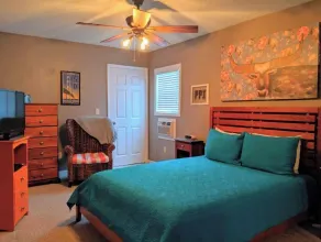 Cheerful Lakefront Condo Between 2 Lakes - Image 4