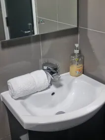 ApartHotel Flat 8 - 10 min to centre by Property Promise - Image 5